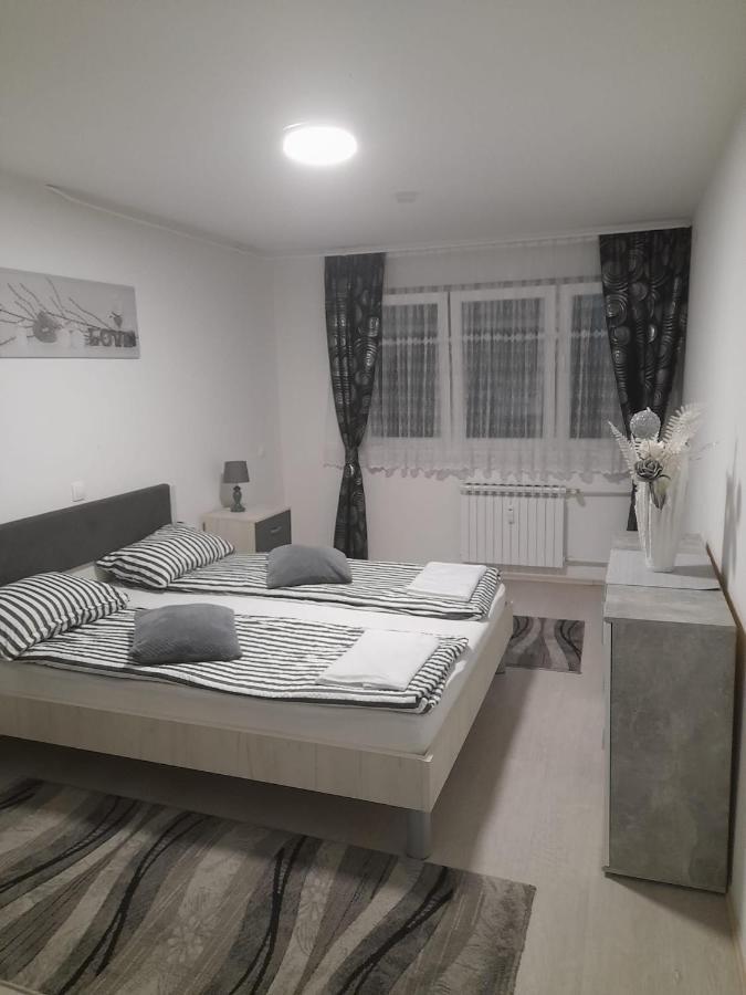 Apartman Lela Карловаць Екстер'єр фото