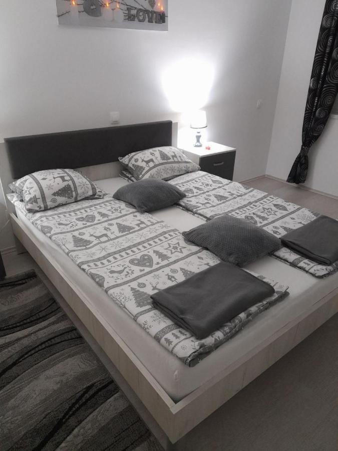 Apartman Lela Карловаць Екстер'єр фото